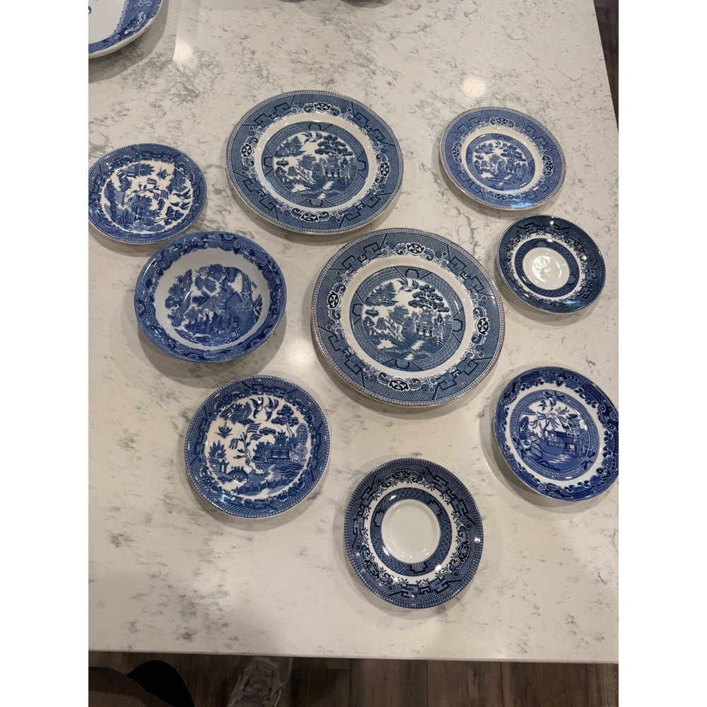 Lot of blue Willow Dinnerware 9pc Vintage Chinoiserie Plates Bowl